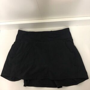 Great Condition Lululemon Pace Rival Mid-rise skirt, black - 6 tall